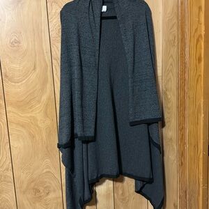 Zestt organics super soft Grey with black trim beautiful piece